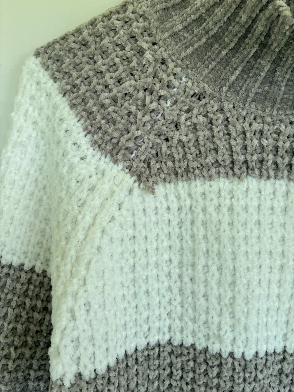Poof Apparel Women’s Chenille Mock Neck Cropped Sweater Size Medium